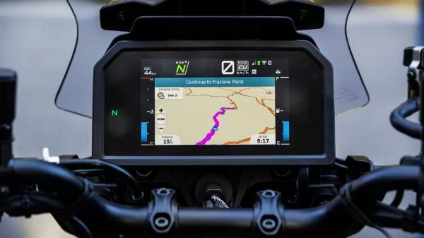 Navigatiesysteem en tft scherm close up Yamaha 2023 Trac er 9 GT+