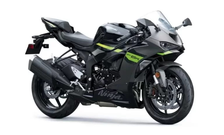 zx-6r in een witte studio