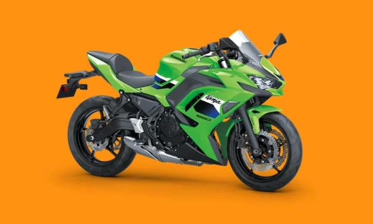 Ninja 650 in een oranje studio
