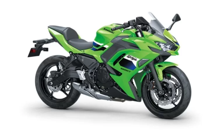 ninja 650 in een witte studio