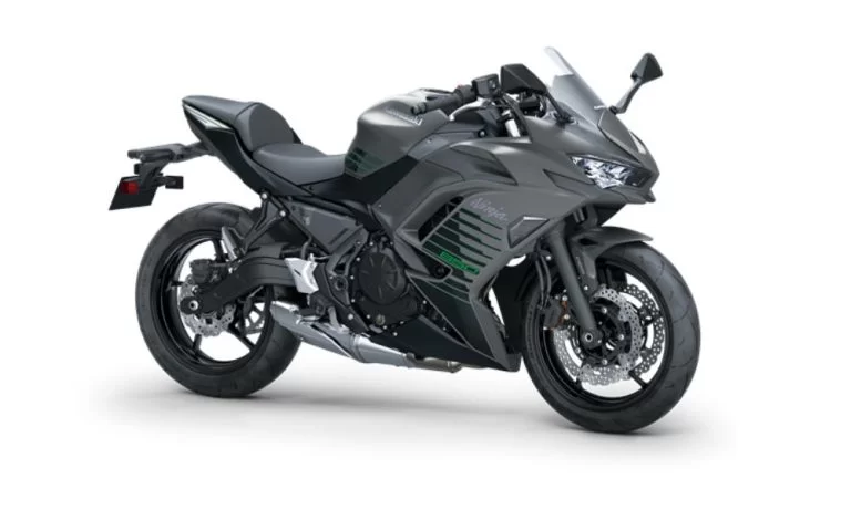 Ninja 650 in een witte studio