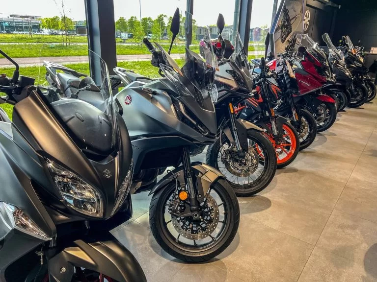 Tweedehands motoren in de showroom bij Motorcity