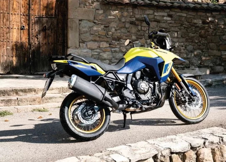 V-Strom 800DE stilstaand.