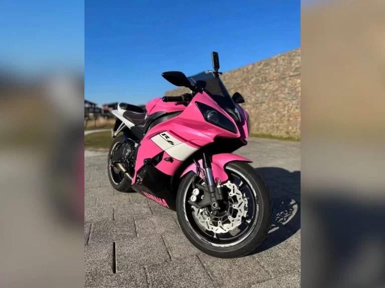 Yamaha R6 met Insta360 action camera.