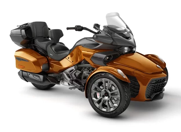 Can-Am Spyder in een witte studio.