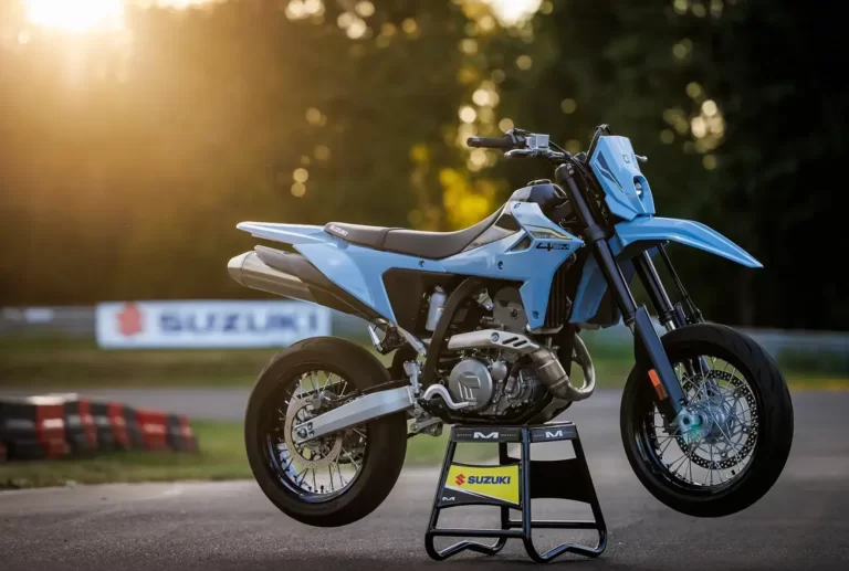 DRZ4-SM op een bok