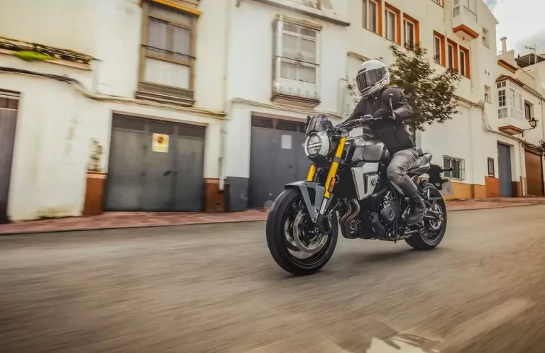 GSX-8T rijdend