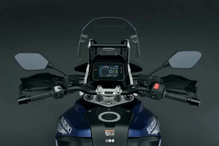 Dashboard en cockpit van de Suzuki V-Strom.